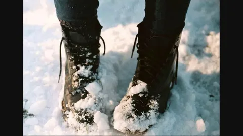 Winter boots for seniors with swollen feet